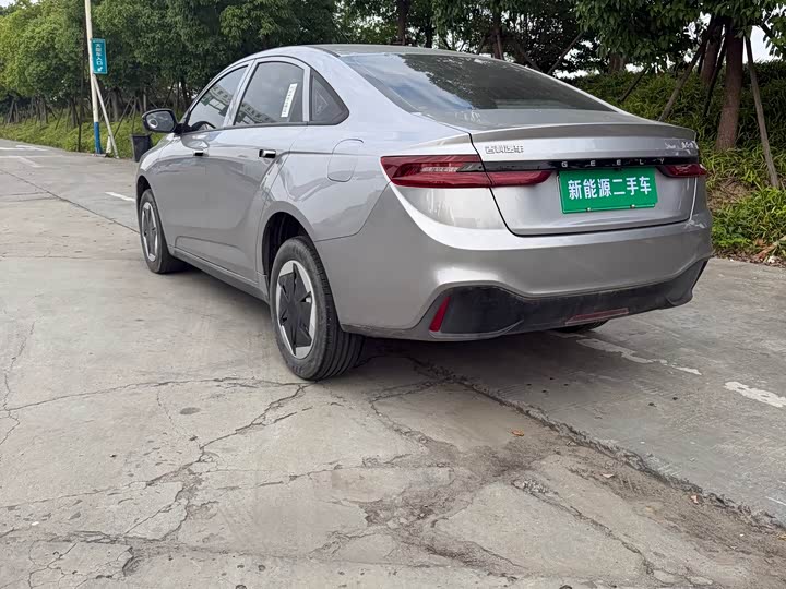 Geely Geometry A, 2023 — фото 4 из 9