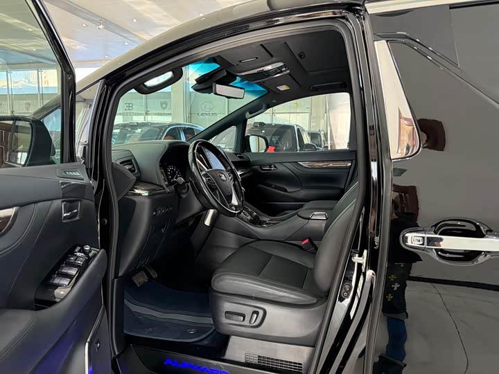 Toyota Alphard, 2022 — фото 7 из 9