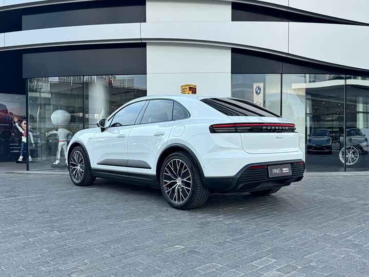 Porsche Macan EV, 2025 — фото 6 из 9