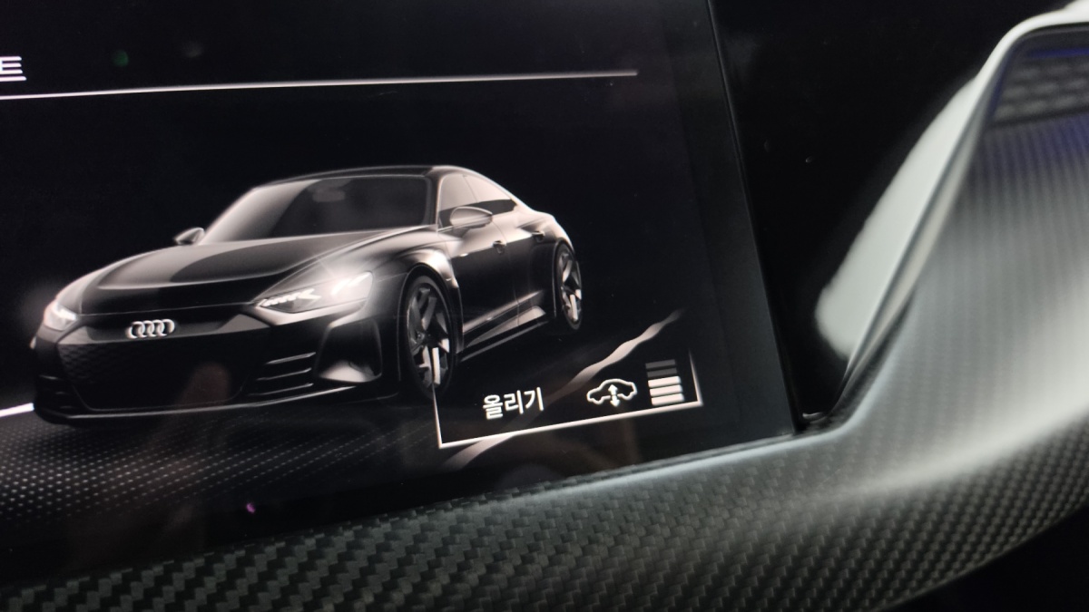 Audi e-tron GT, 2023 — фото 12 из 12