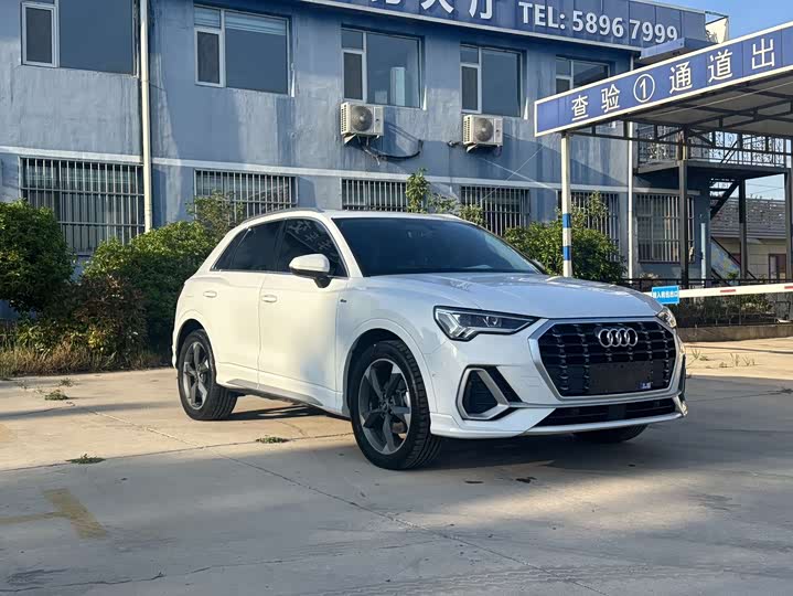 Audi Q3, 2022 — фото 2 из 9
