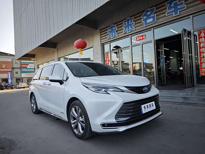 Toyota Sienna, 2023 — фото 3 из 9