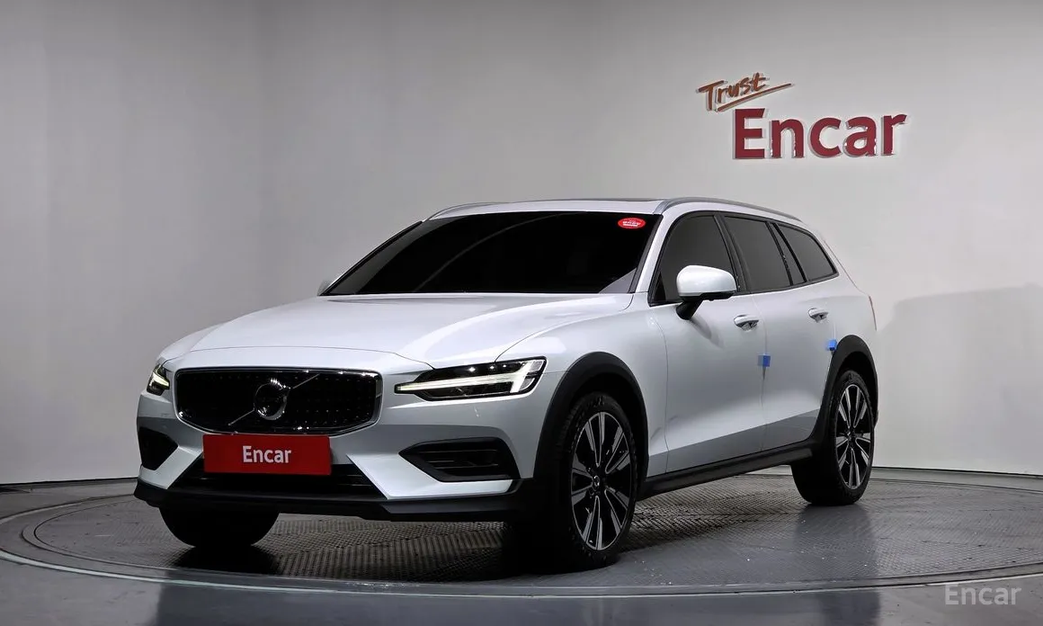 Volvo V60, 2022 — купить в Кирове под ключ