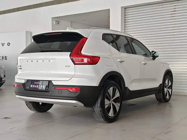 Volvo XC40, 2024 — фото 8 из 9