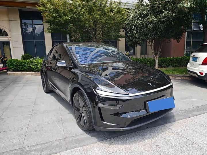 Tesla Model Y, 2026 — фото 3 из 9