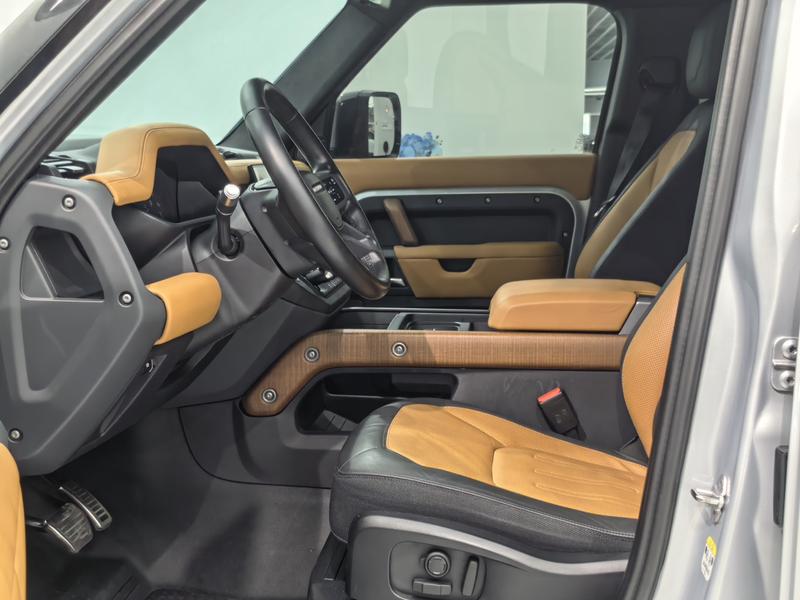 Land Rover Defender Hybrid, 2021 — фото 8 из 10