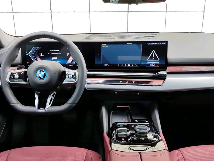 BMW i5, 2025 — фото 6 из 7