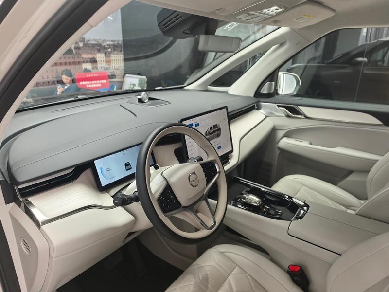 Volvo EM90, 2023 — фото 7 из 12