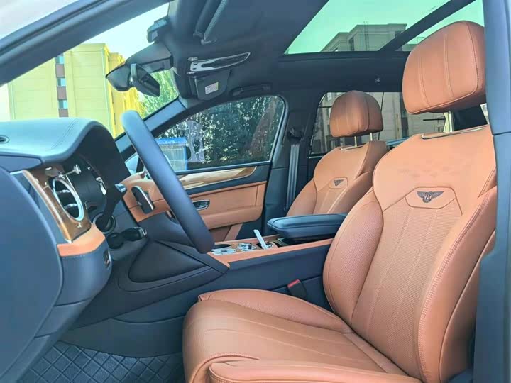 Bentley Bentayga, 2024 — фото 6 из 9