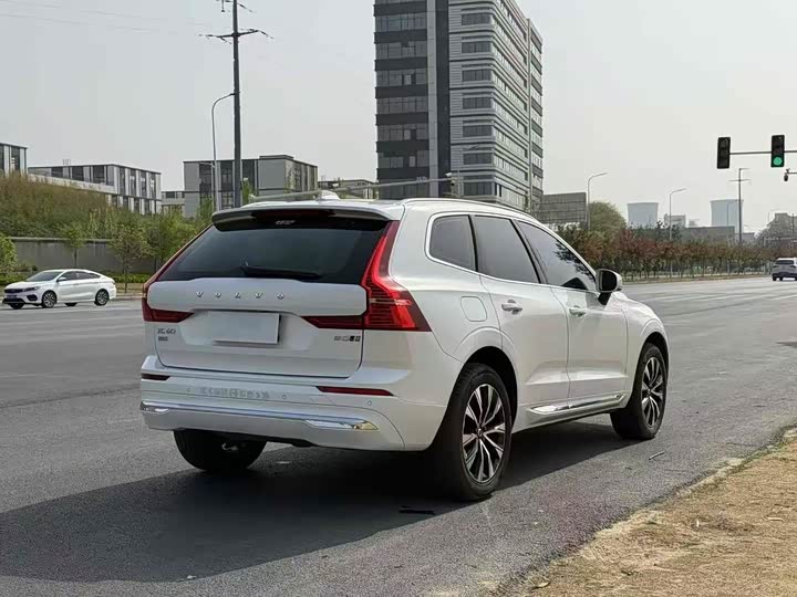 Volvo XC60, 2024 — фото 7 из 9