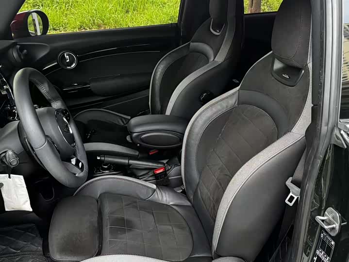 Mini Mini JCW, 2022 — фото 7 из 9