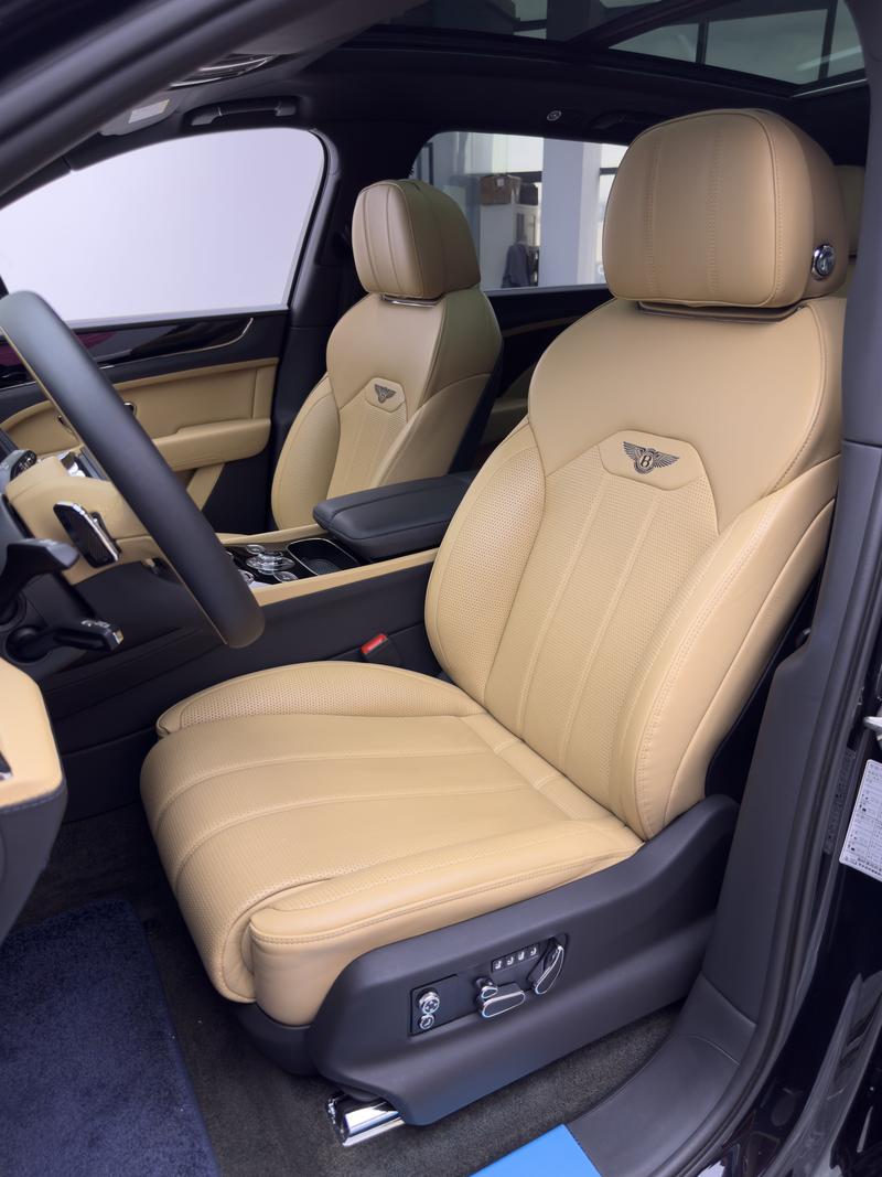 Bentley Bentayga, 2023 — фото 12 из 12