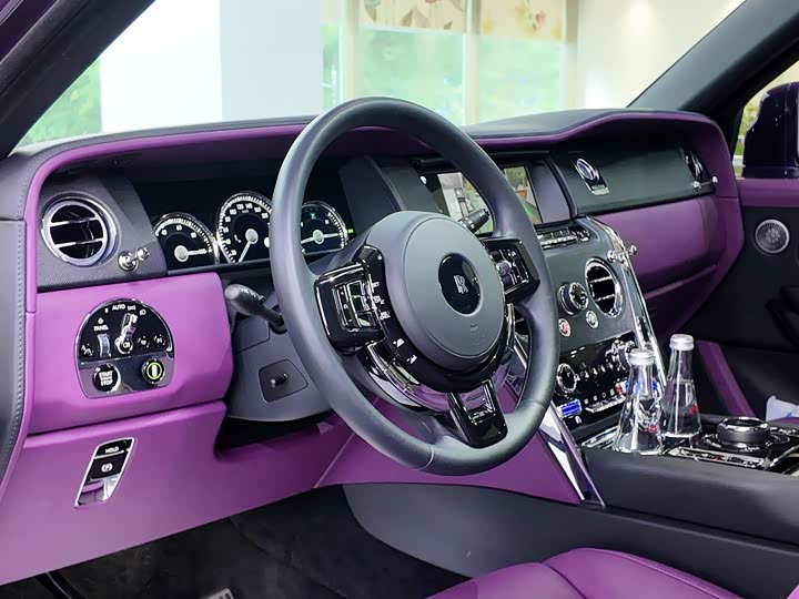 Rolls-Royce Cullinan, 2023 — фото 6 из 9