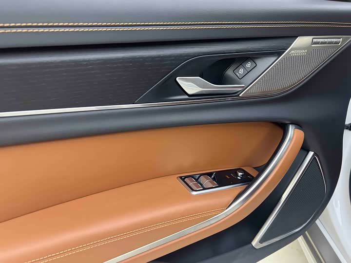Jaguar XF L, 2023 — фото 8 из 9