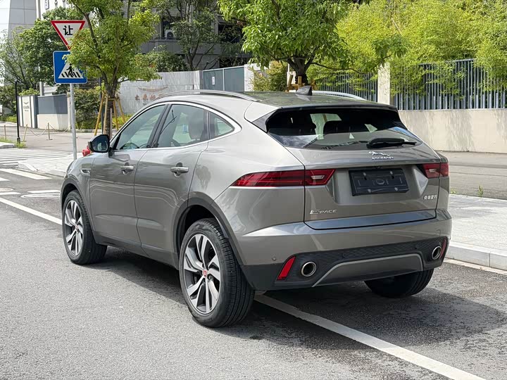 Jaguar E-Pace, 2023 — фото 6 из 9