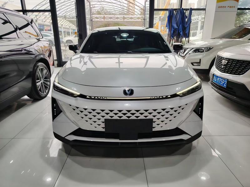 Changan UNI-V Hybrid, 2026 — фото 2 из 11