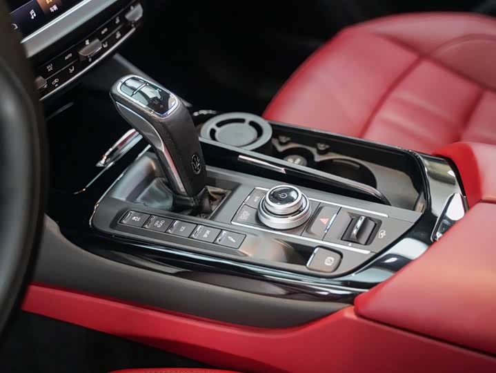 Maserati Levante, 2022 — фото 7 из 9