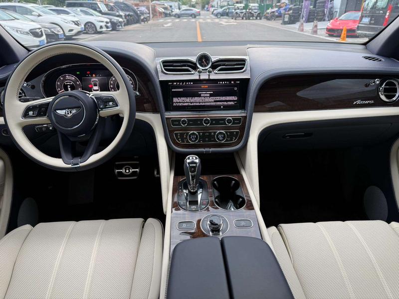 Bentley Bentayga, 2025 — фото 9 из 12