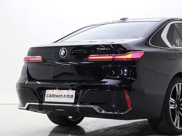 BMW 7 Series, 2025 — фото 8 из 9