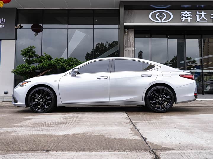 Lexus ES, 2022 — фото 4 из 9