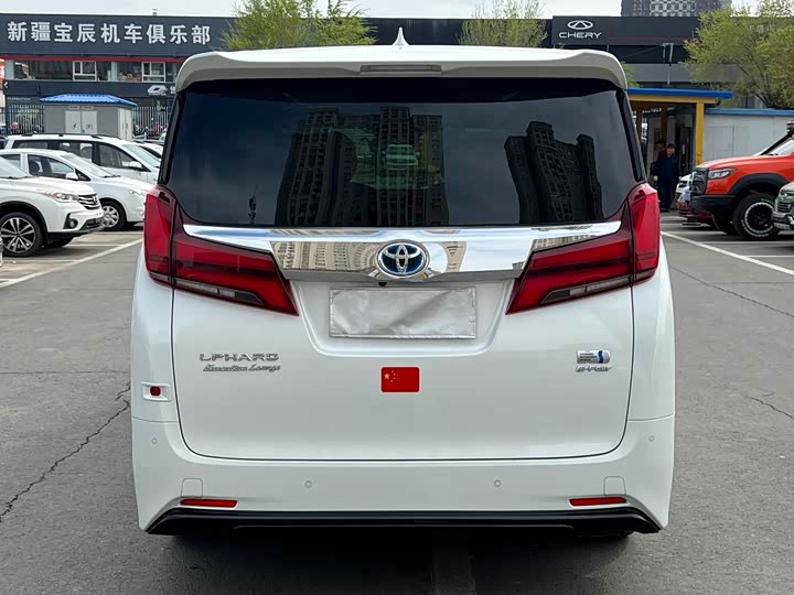 Toyota Alphard, 2023 — фото 8 из 9