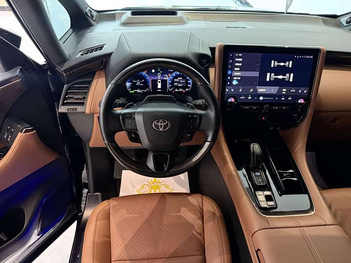Toyota Alphard, 2024 — фото 8 из 9