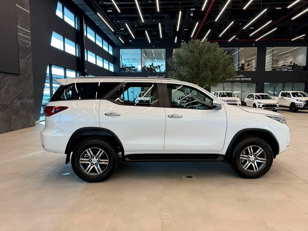 Toyota Fortuner, 2026 — фото 4 из 9