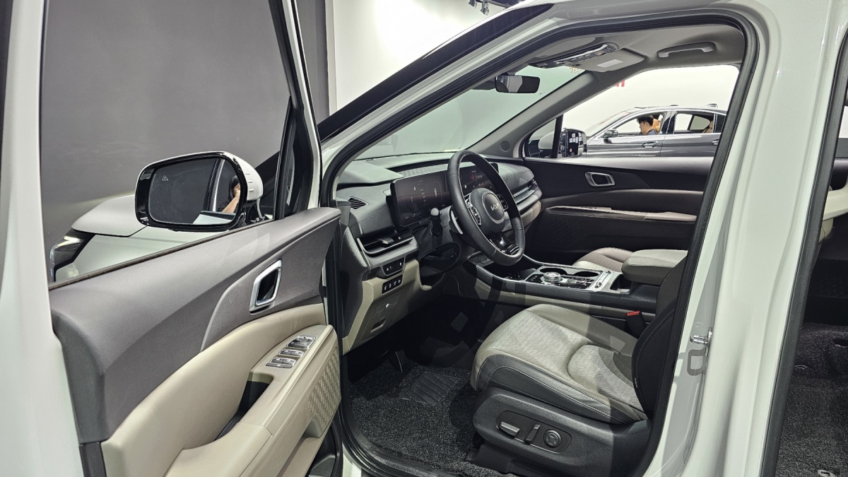Kia Carnival, 2023 — фото 9 из 12
