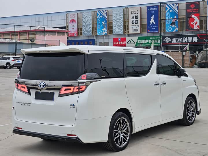 Toyota Vellfire, 2022 — фото 6 из 9