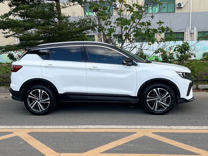 Geely Coolray, 2022 — фото 8 из 9