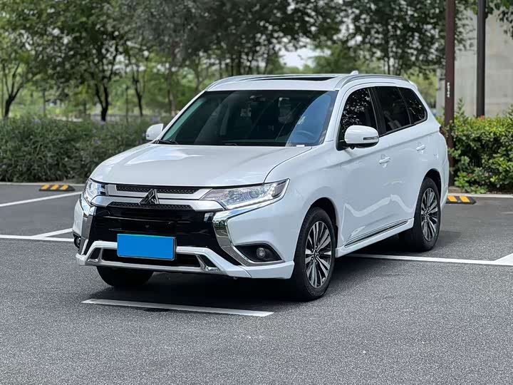 Mitsubishi Outlander, 2021 — купить в Иванове под ключ