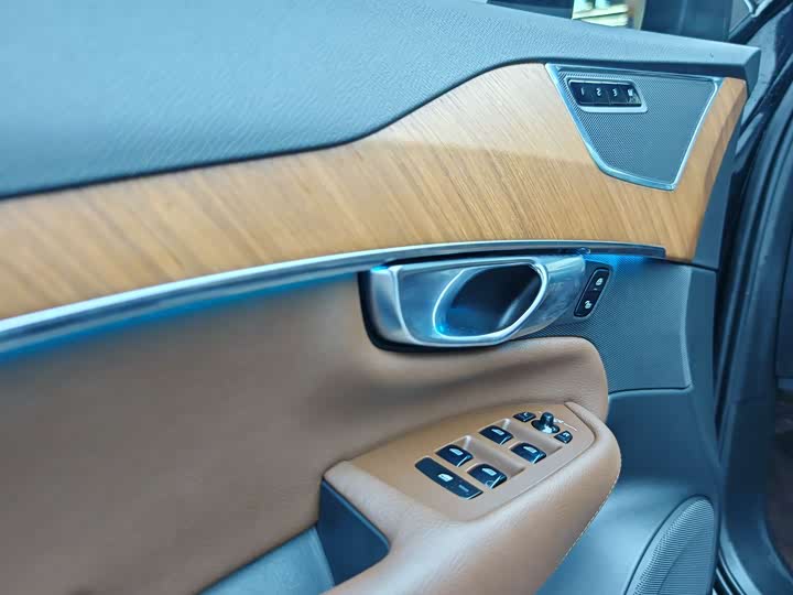 Volvo XC90, 2022 — фото 7 из 9