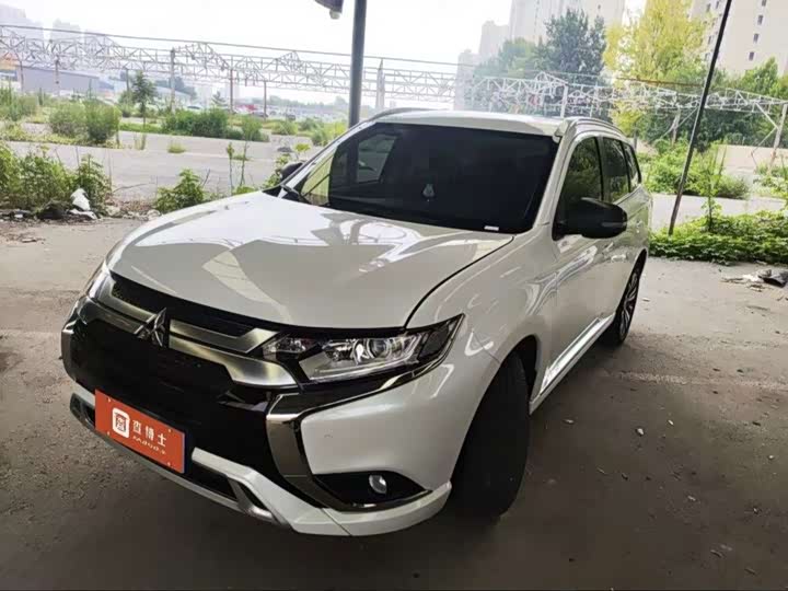 Mitsubishi Outlander, 2022 — купить в Кирове под ключ