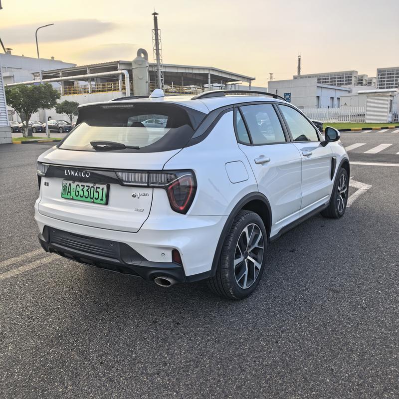 Lynk & Co 01 EM-P Hybrid, 2023 — фото 6 из 12