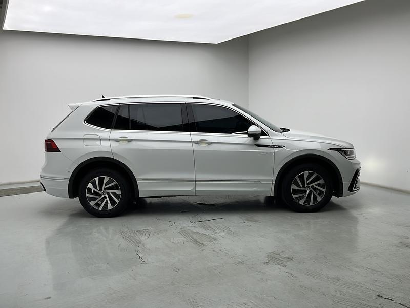 Volkswagen Tiguan L Hybrid, 2023 — фото 8 из 12
