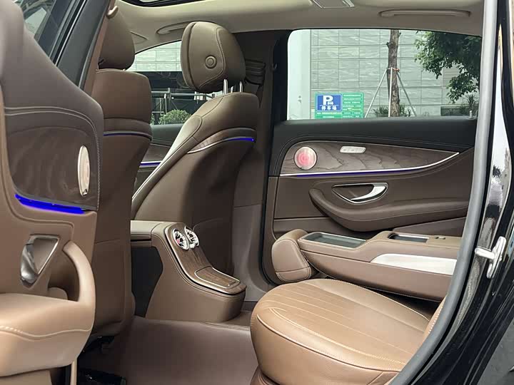 Mercedes-Benz E-Class, 2023 — фото 9 из 9