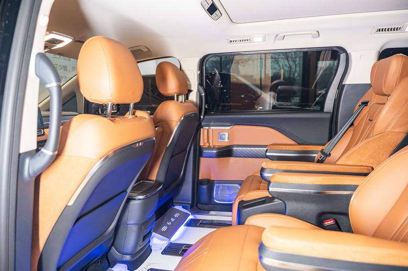 Hongqi HQ9 Hybrid, 2025 — фото 10 из 12