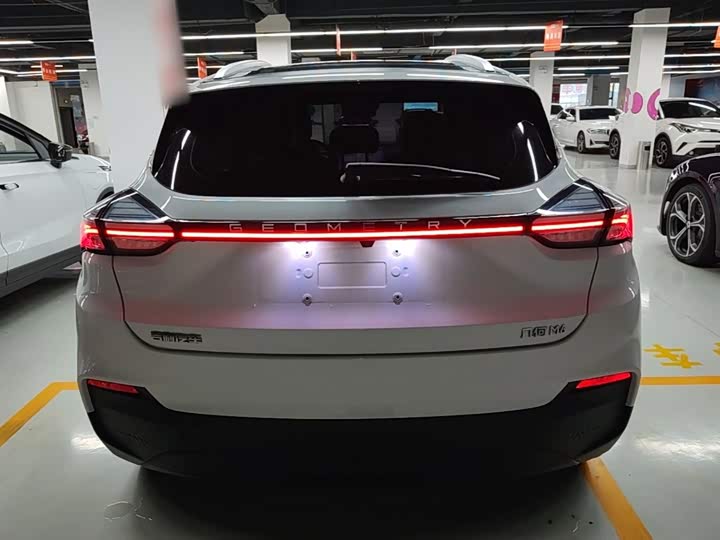 Geely Geometry M6, 2022 — фото 6 из 9