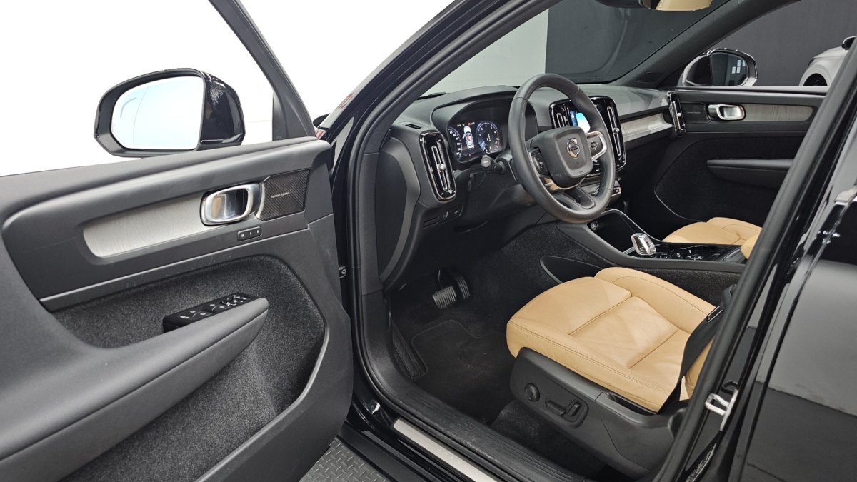 Volvo XC40, 2022 — фото 11 из 12