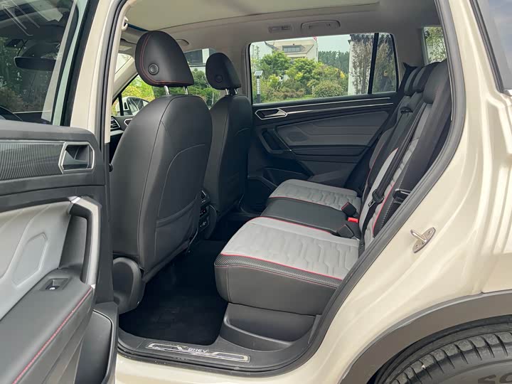 Volkswagen Tiguan L Hybrid, 2021 — фото 7 из 9