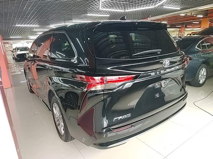 Toyota Sienna, 2025 — фото 5 из 9