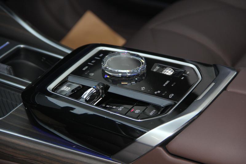 BMW 7 Series, 2025 — фото 11 из 12