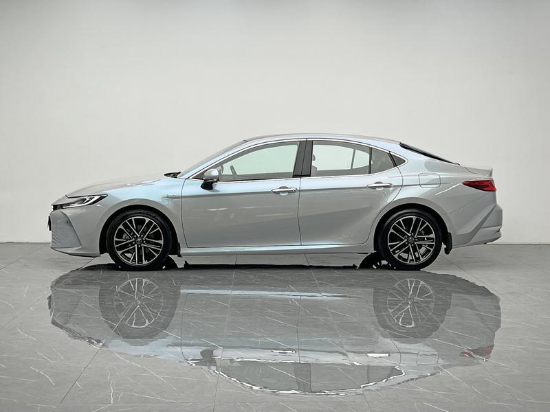 Toyota Camry, 2024 — фото 4 из 12