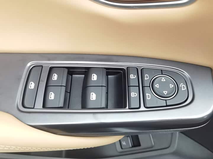 BYD Song L DM-i Hybrid, 2025 — фото 9 из 9