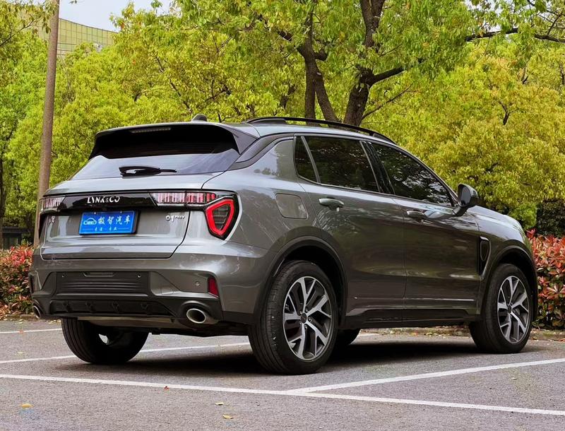 Lynk & Co 01 EM-P Hybrid, 2021 — фото 7 из 12