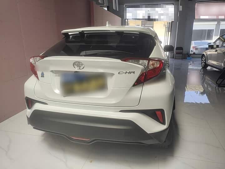 Toyota C-HR, 2023 — фото 6 из 9