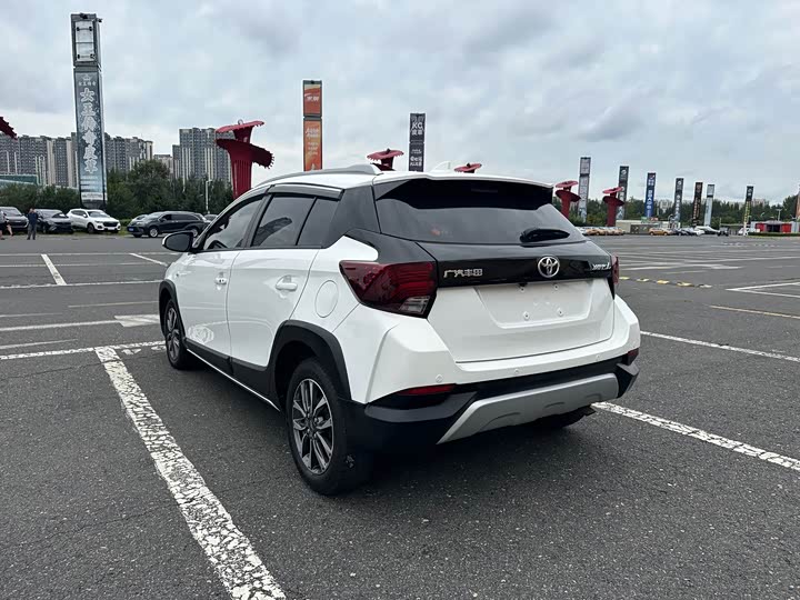 Toyota Yaris L Hatchback, 2022 — фото 8 из 9