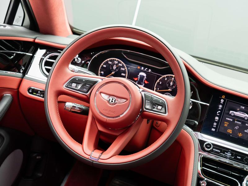 Bentley Flying Spur, 2023 — фото 8 из 12