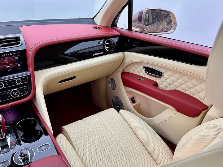 Bentley Bentayga, 2023 — фото 3 из 9