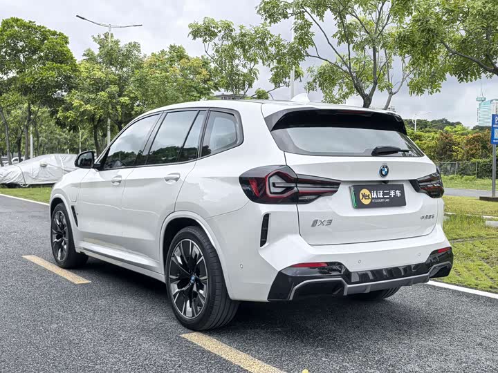 BMW iX3, 2022 — фото 7 из 9